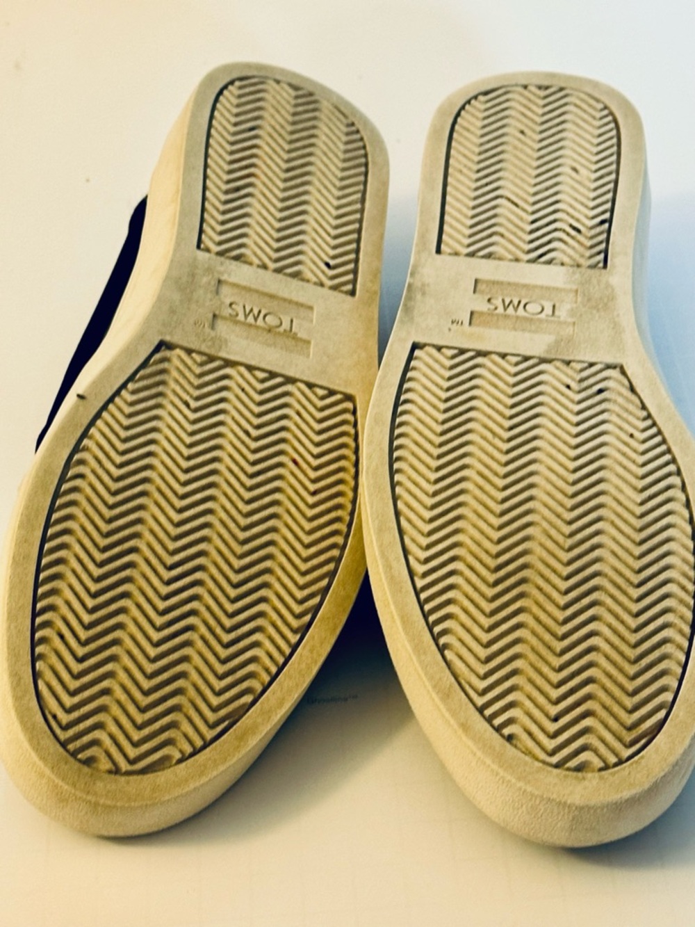 TOMS Black Slip Ons Size 8 Wide | Comfy Minimal Everyday Shoe - Picture 10 of 11